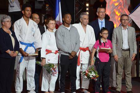 Le parrain et la marraine de la cérémonie Mme Catherine ANDREAZZOLI 7e Dan et M. Lionel GROSSAIN 9e Dan Le parrain et la marraine de la cérémonie Mme Catherine ANDREAZZOLI 7e Dan et M. Lionel GROSSAIN 9e Dan